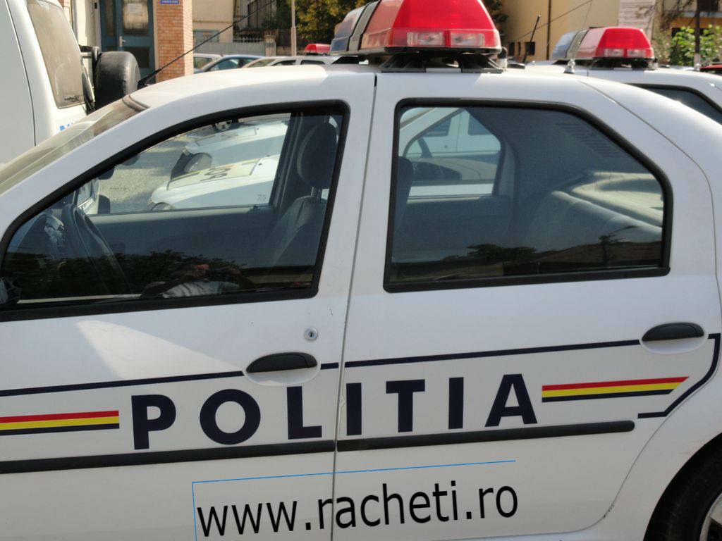 Poliția = www.racheti.ro
